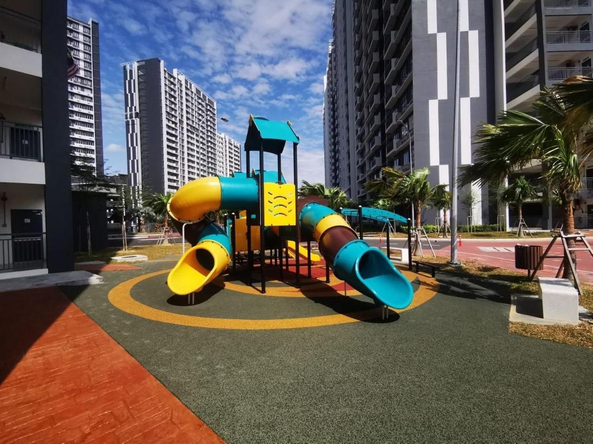 Yana - Bangi Avenue Near Bangi Wonderland * Kajang